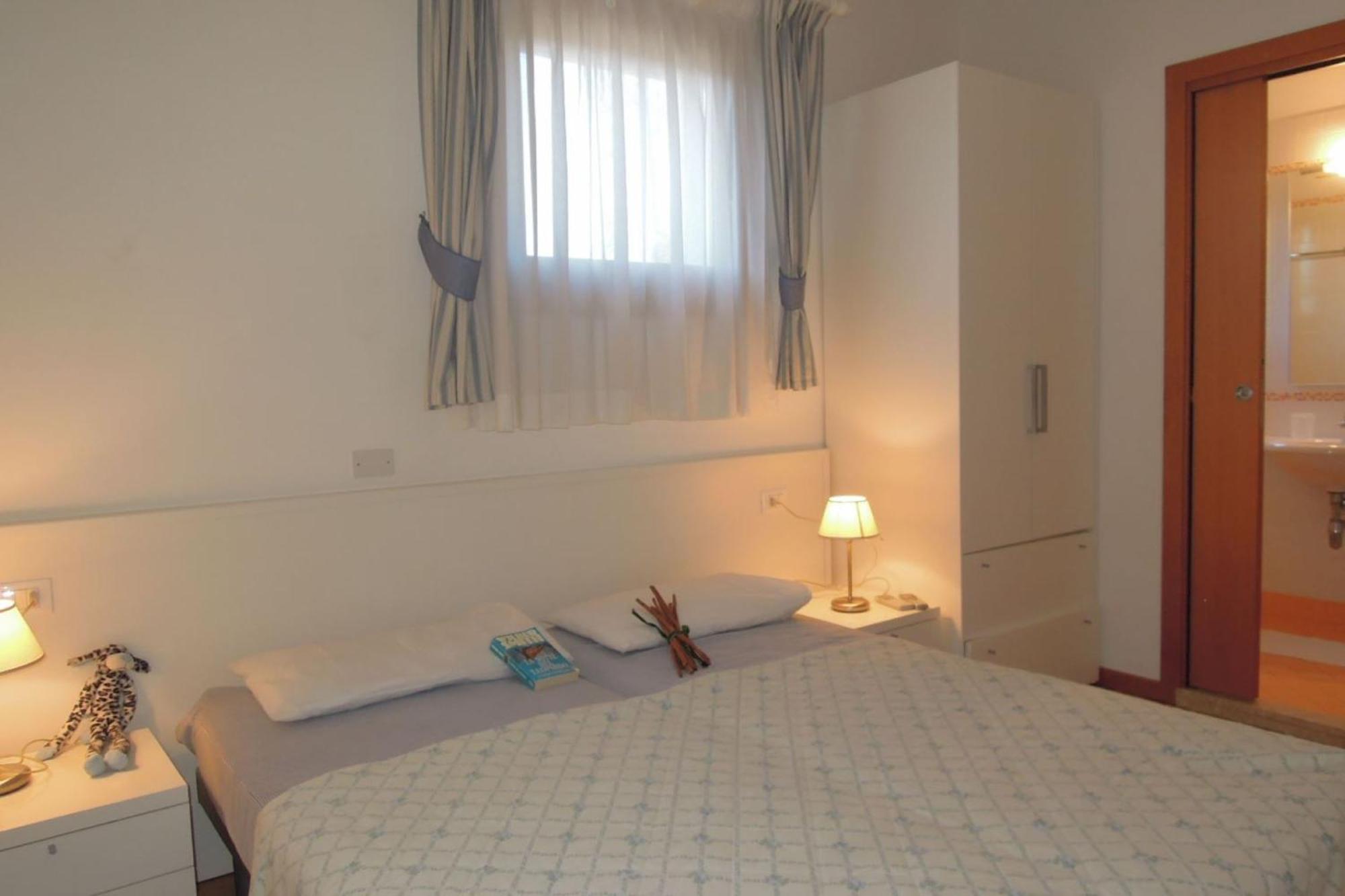 Apartment Charming Flat With Swimming Pool - Beahost